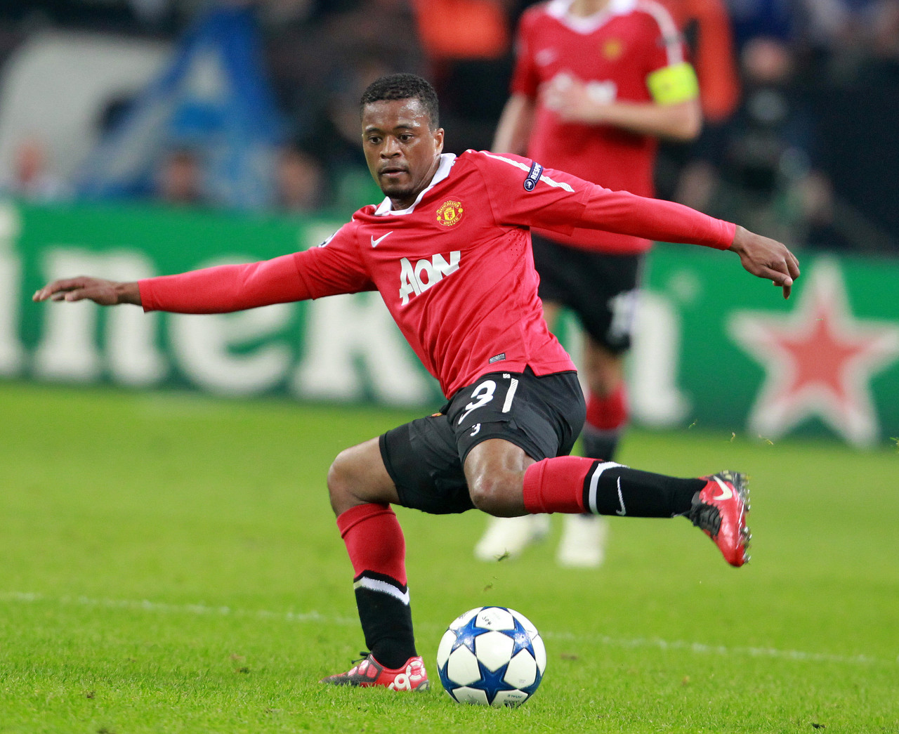 同时担任巴 同时担任巴